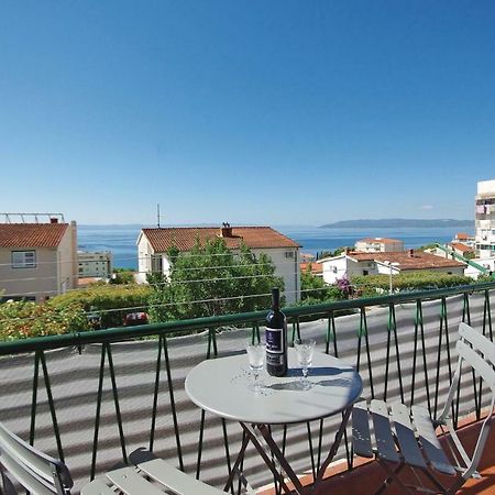 2 Bedroom Cozy Apartment In Makarska Bagian luar foto