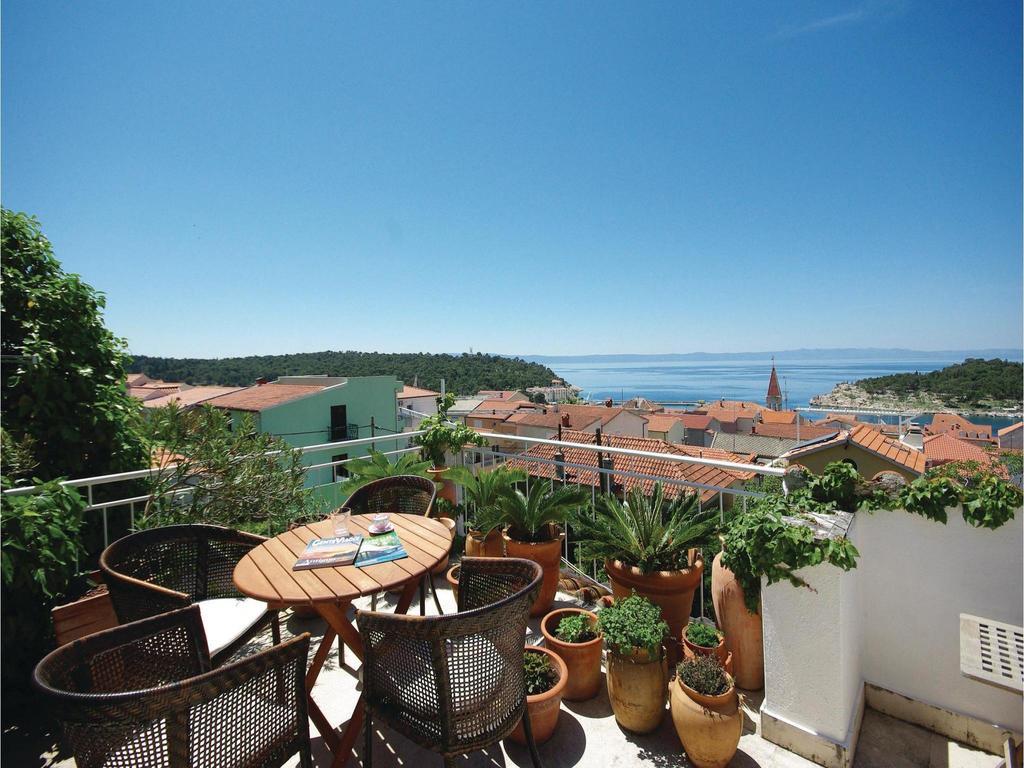 2 Bedroom Cozy Apartment In Makarska Bagian luar foto