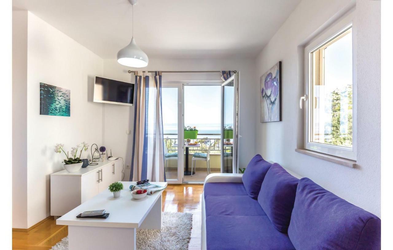 2 Bedroom Cozy Apartment In Makarska Bagian luar foto